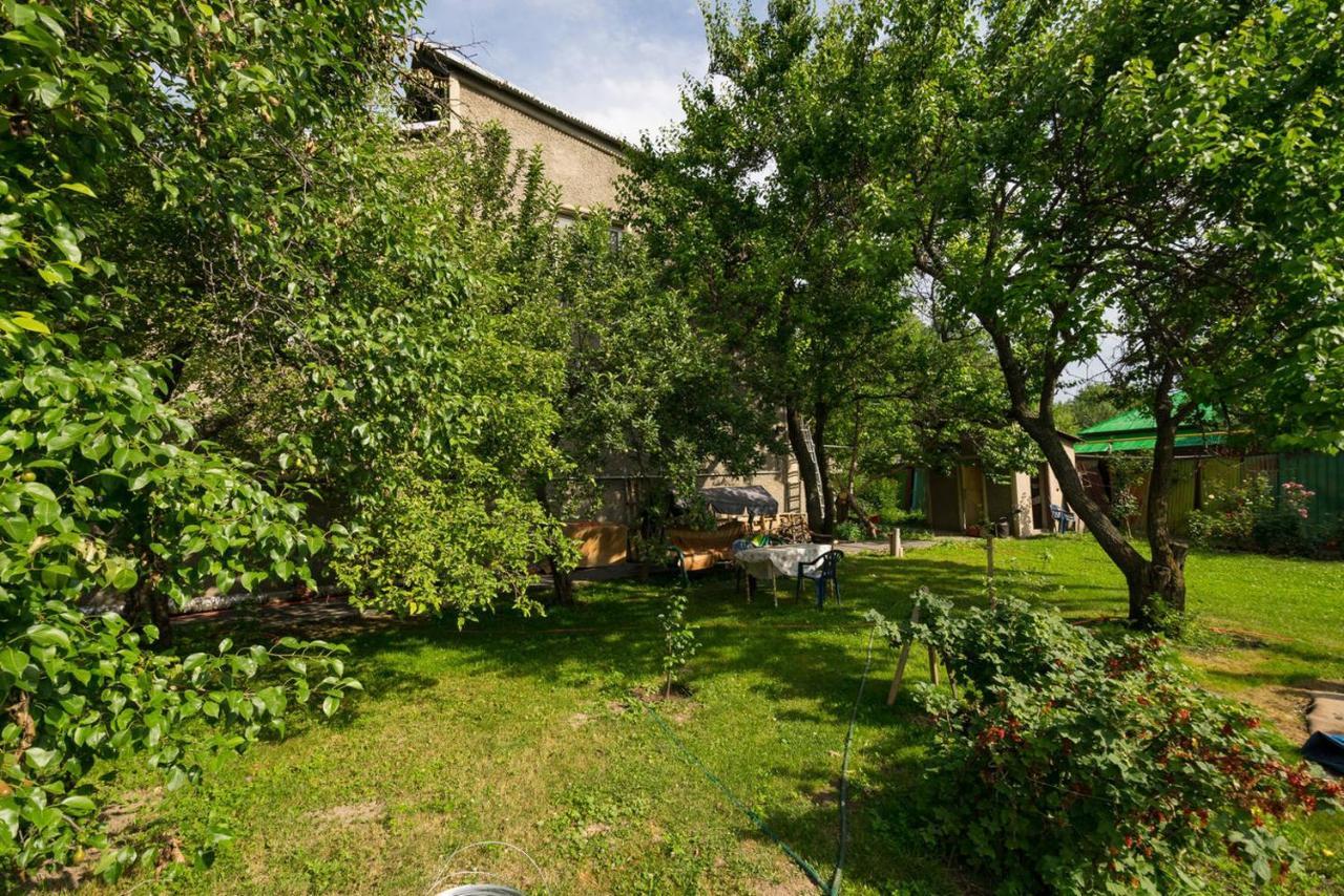 Guest House On Maksimova 9 Almaty Exterior photo