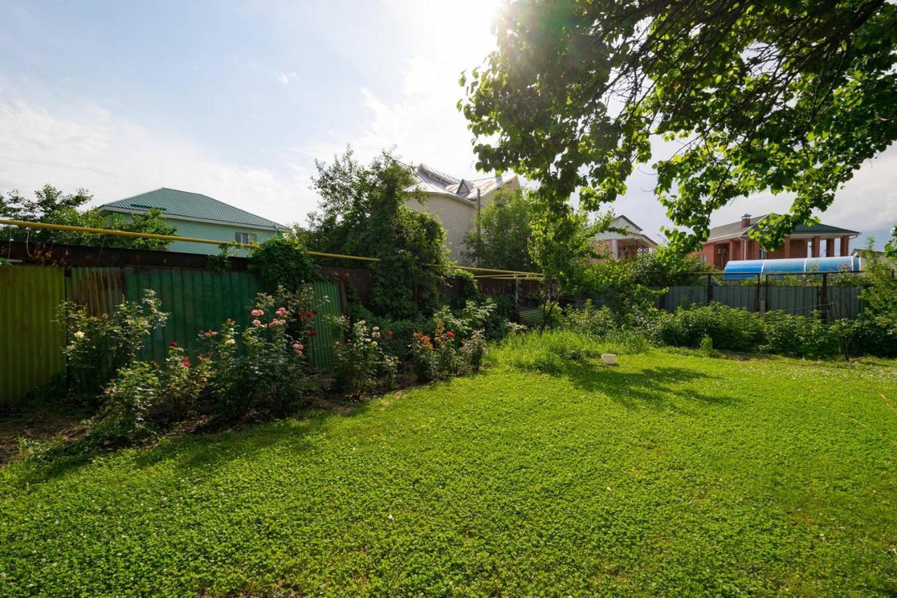 Guest House On Maksimova 9 Almaty Exterior photo