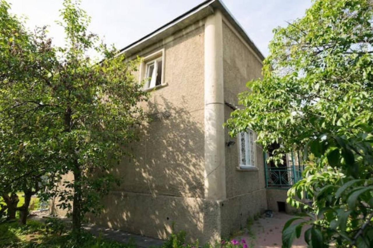 Guest House On Maksimova 9 Almaty Exterior photo