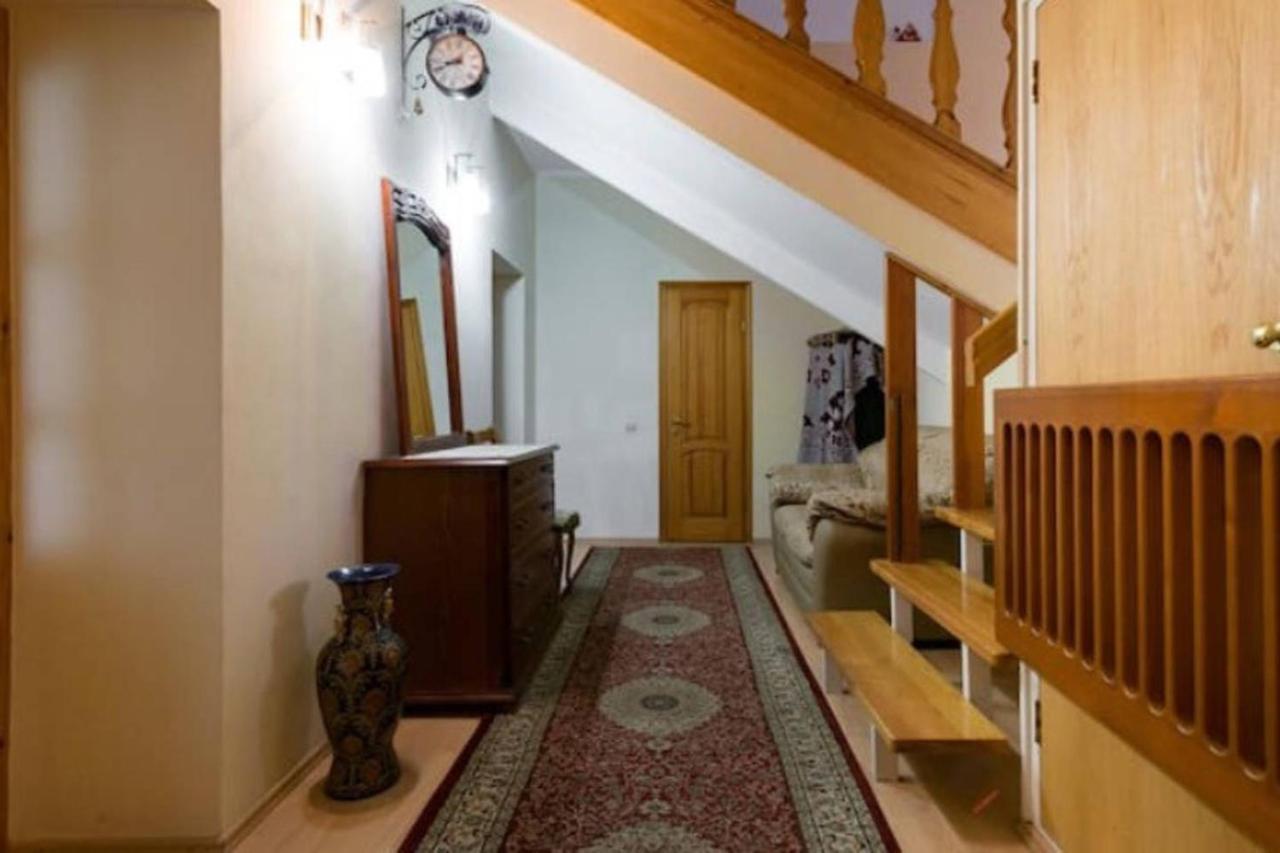 Guest House On Maksimova 9 Almaty Exterior photo